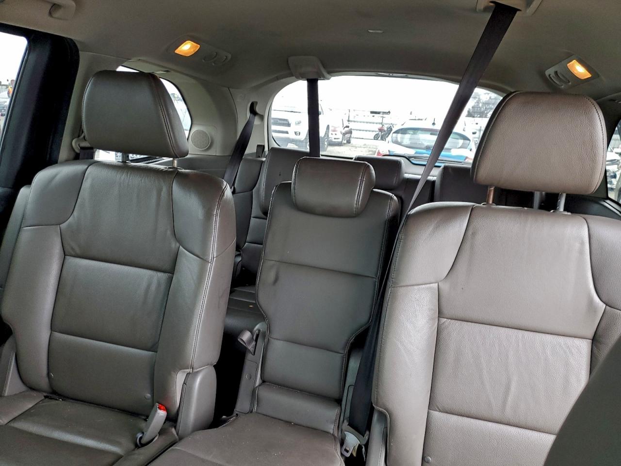 Honda Odyssey Touring Image 9