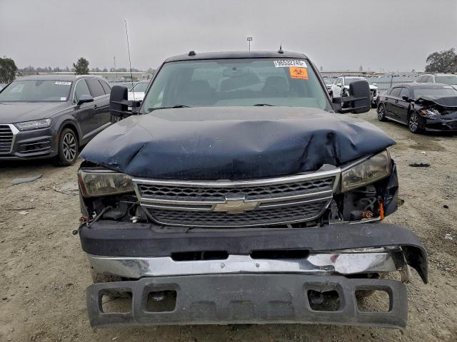 Chevrolet Silverado C2500 Heavy Duty Image 4