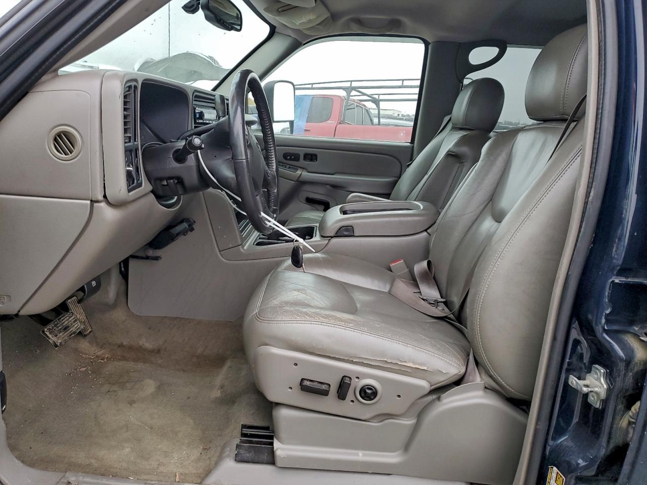 Chevrolet Silverado C2500 Heavy Duty Image 8