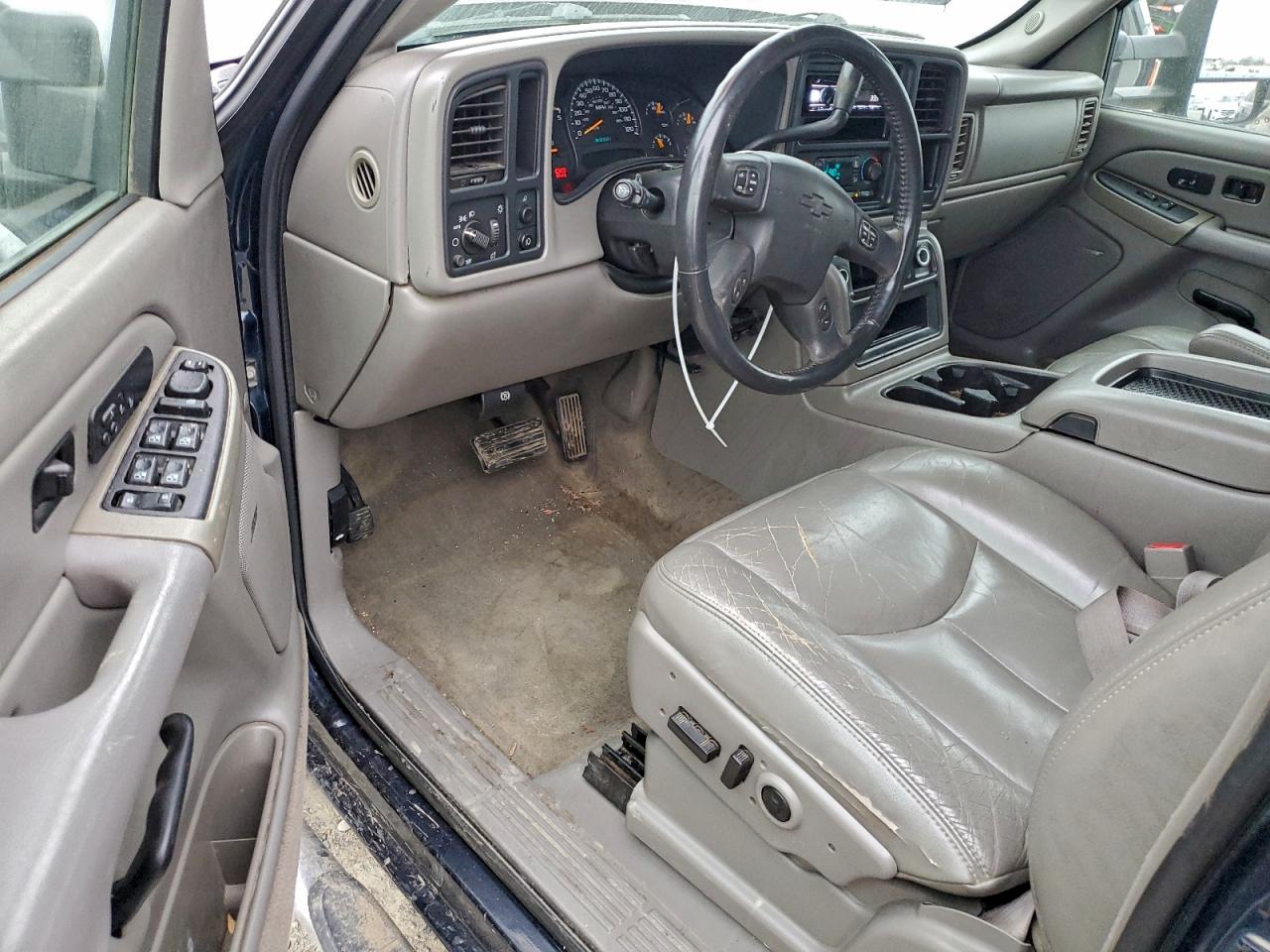 Chevrolet Silverado C2500 Heavy Duty Image 11