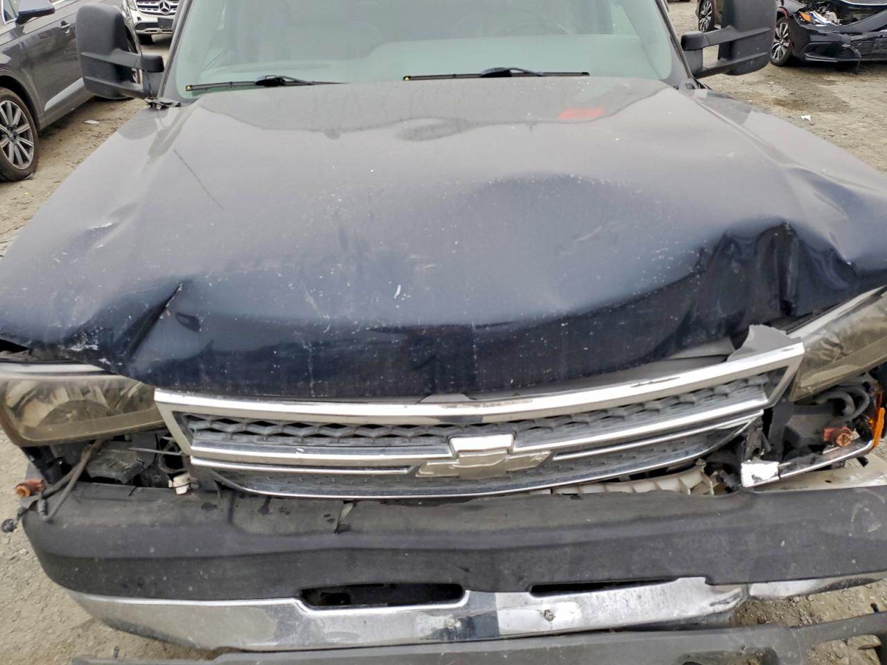 Chevrolet Silverado C2500 Heavy Duty Image 3