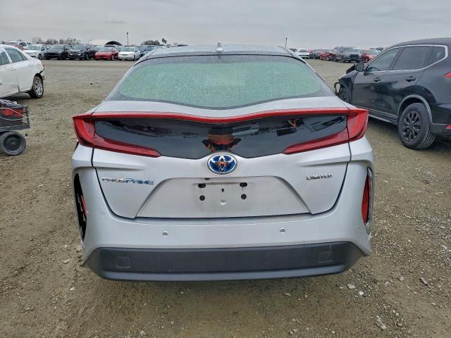 Toyota Prius Le Image 8