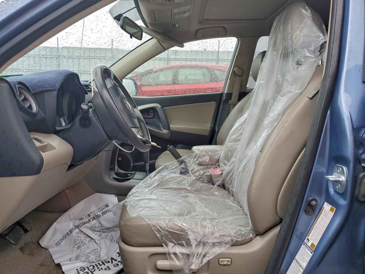 Toyota RAV4 Limited Image 3