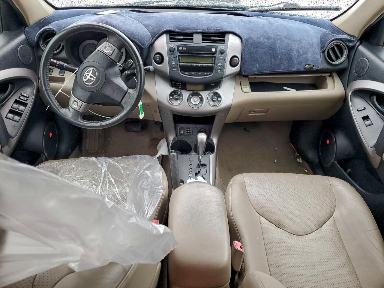 Toyota RAV4 Limited Image 8