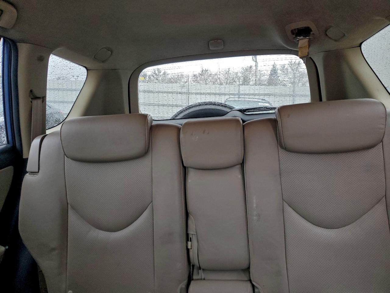 Toyota RAV4 Limited Image 10