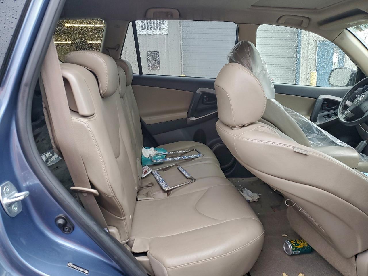 Toyota RAV4 Limited Image 7