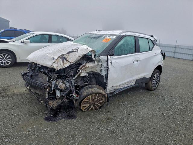  Salvage Nissan Kicks