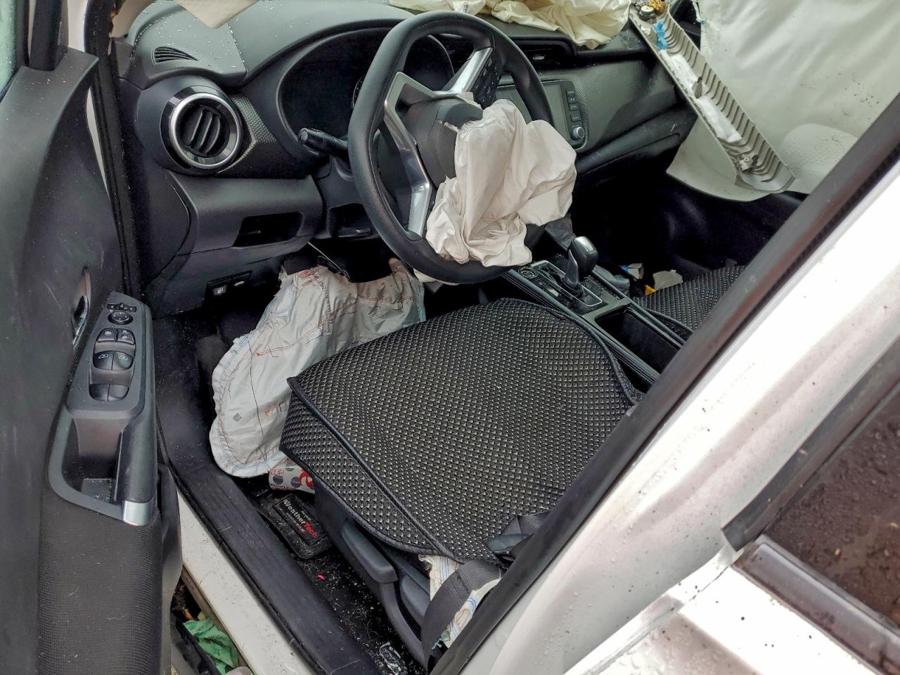 Nissan Kicks Sv Image 4