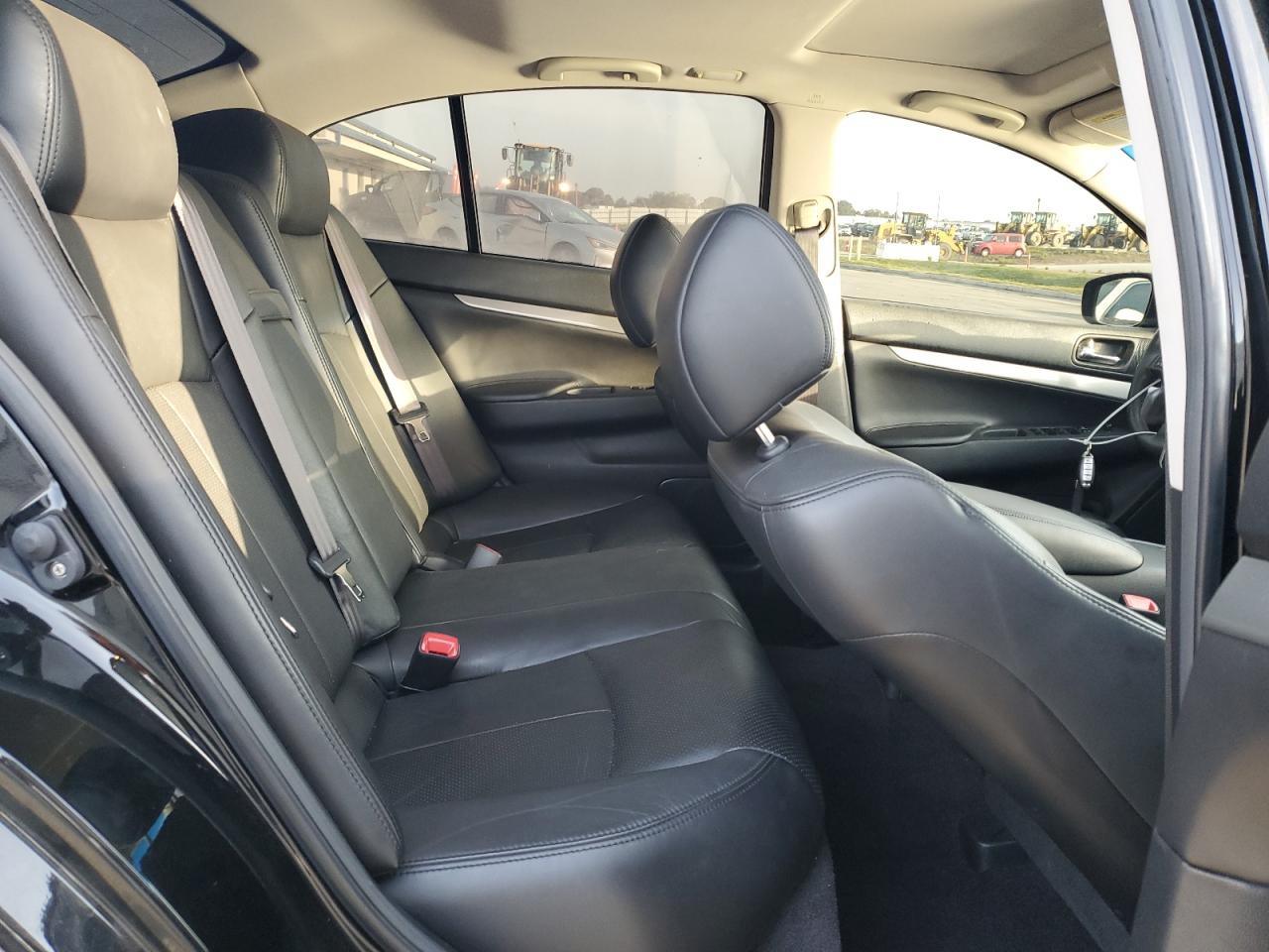 INFINITI G37 Base Image 12